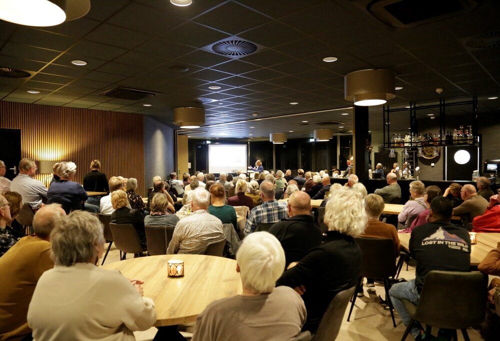 Paul voor zaal 2